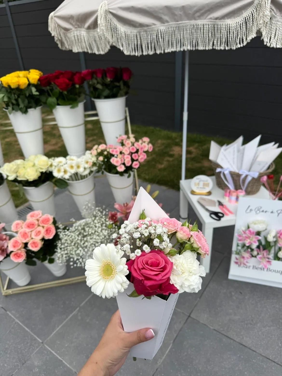 Small bouquet flower bar
